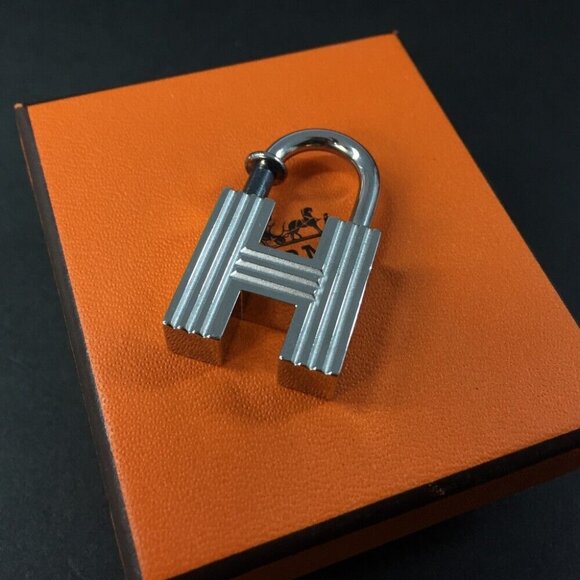 HERMES Cadena padlock Silver Tone Key Ring Key Holder - Picture 1 of 2